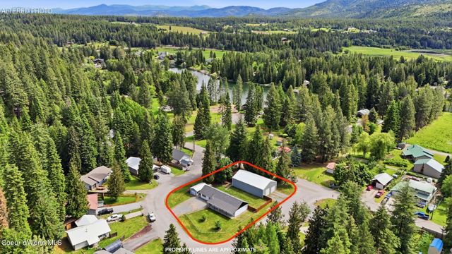 61 Merritt ST, Priest River, ID 83856