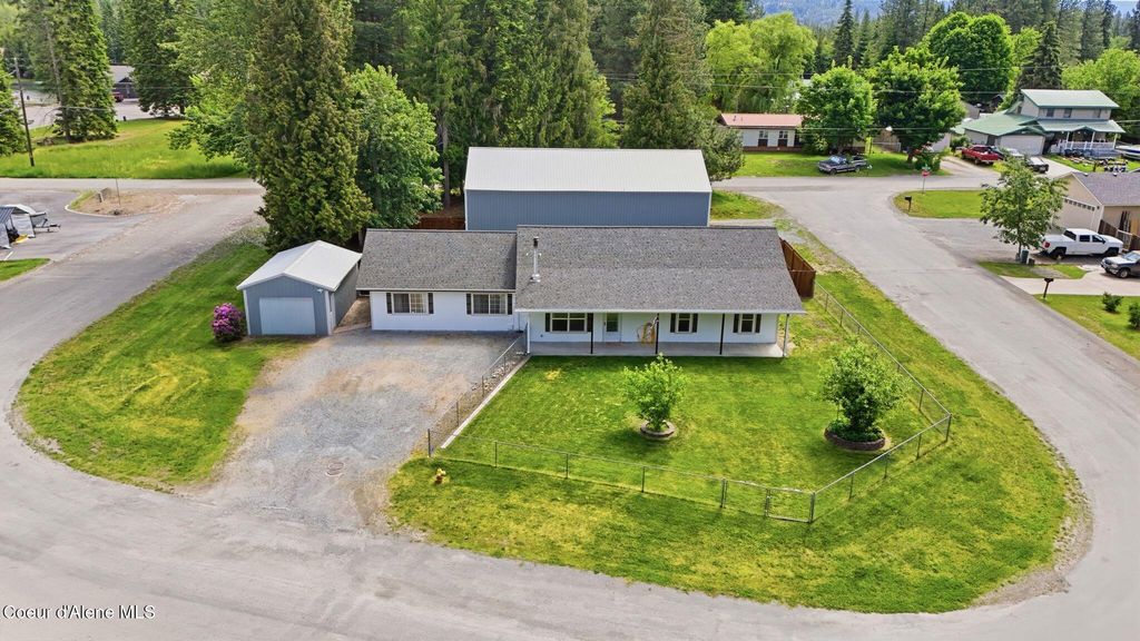 61 Merritt ST, Priest River, ID 83856