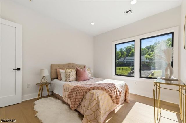 29 Sycamore Ave, Livingston Twp., NJ 07039