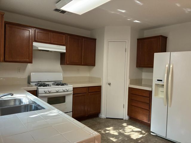 16691 Colonial Trl, Lathrop, CA 95330