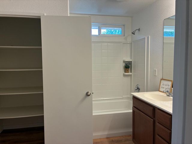 16691 Colonial Trl, Lathrop, CA 95330