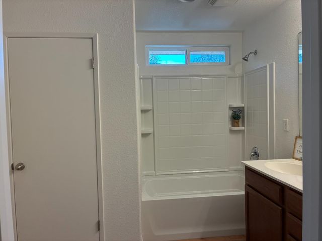 16691 Colonial Trl, Lathrop, CA 95330