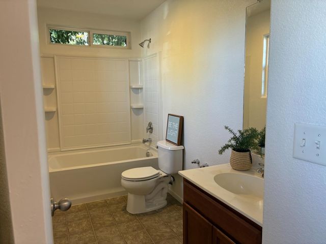 16691 Colonial Trl, Lathrop, CA 95330