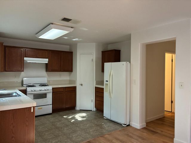16691 Colonial Trl, Lathrop, CA 95330