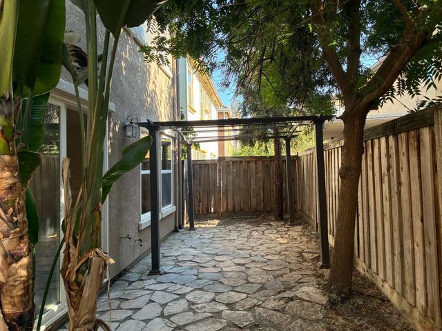 16691 Colonial Trl, Lathrop, CA 95330