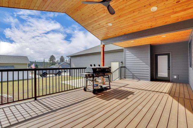 3424 E Yearling Rd, Chattaroy, WA 99003