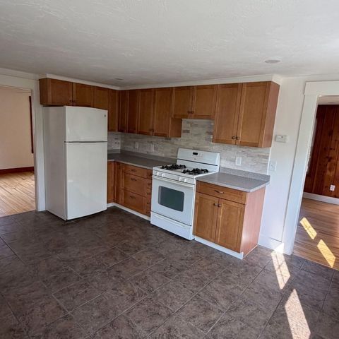 40 Marshall Rd, Fitchburg, MA 01420