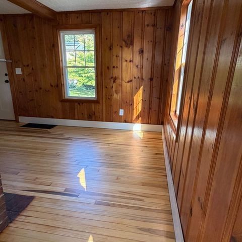40 Marshall Rd, Fitchburg, MA 01420