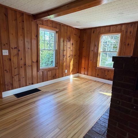 40 Marshall Rd, Fitchburg, MA 01420
