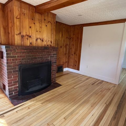 40 Marshall Rd, Fitchburg, MA 01420