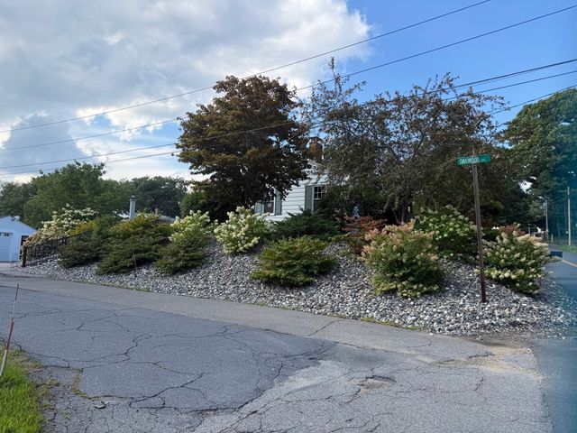 40 Marshall Rd, Fitchburg, MA 01420