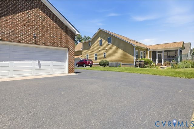 1921 Sharbel Cir, Glen Allen, VA 23059