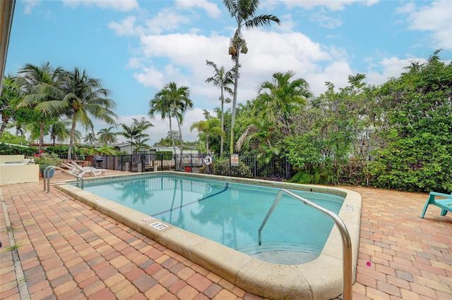 410 SW 15TH Street 207, Pompano Beach, FL 33060