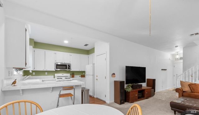 1028 Addison Cir, Petaluma, CA 94952