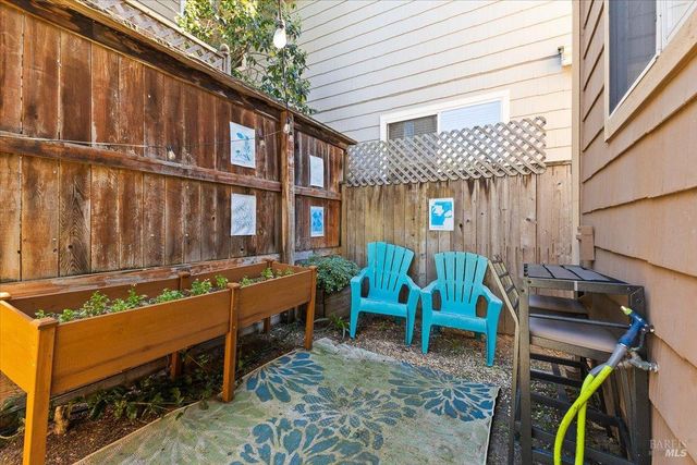 1028 Addison Cir, Petaluma, CA 94952