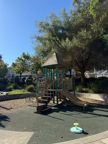 1028 Addison Cir, Petaluma, CA 94952