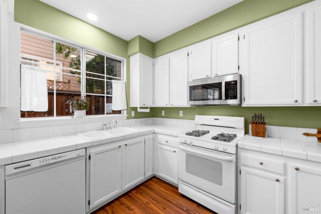 1028 Addison Cir, Petaluma, CA 94952