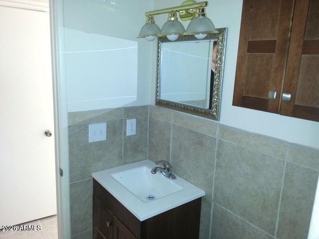 7010 N 68th Drive Apt 1, Glendale, AZ 85303
