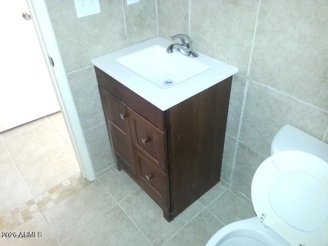 7010 N 68th Drive Apt 1, Glendale, AZ 85303