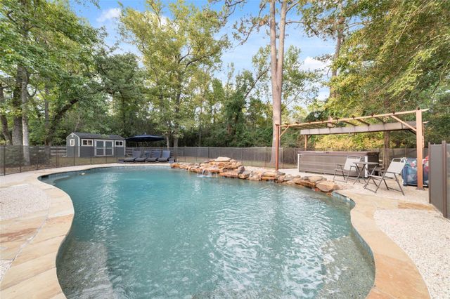 8710 Linn Lane, Magnolia, TX 77354