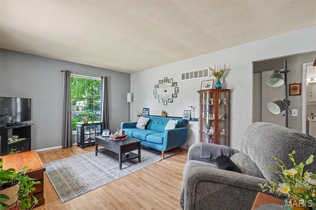 160 Humes Lane, Florissant, MO 63031
