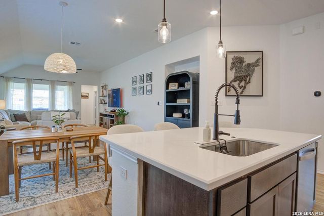 108 Mallorys Way, Castroville, TX 78009