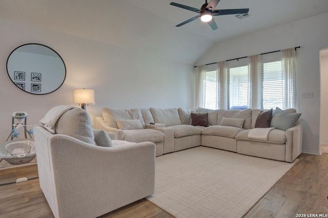 108 Mallorys Way, Castroville, TX 78009