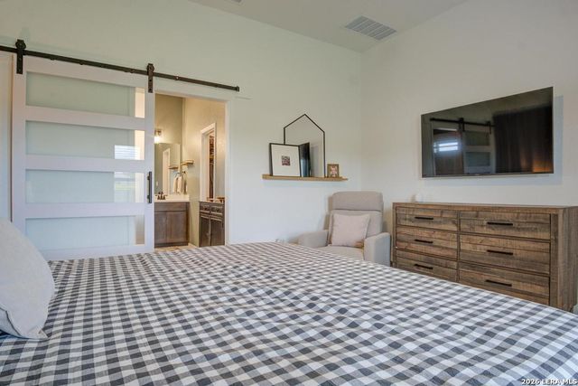 108 Mallorys Way, Castroville, TX 78009