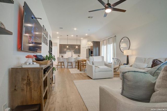108 Mallorys Way, Castroville, TX 78009