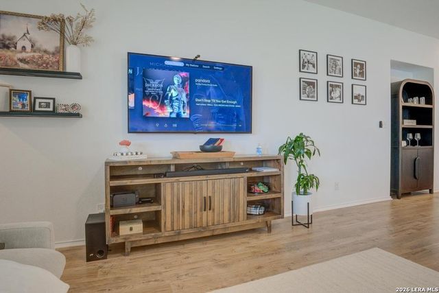 108 Mallorys Way, Castroville, TX 78009
