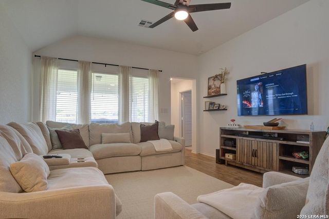 108 Mallorys Way, Castroville, TX 78009