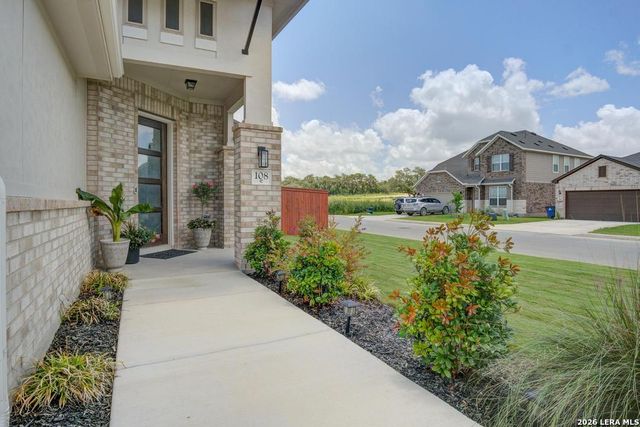108 Mallorys Way, Castroville, TX 78009