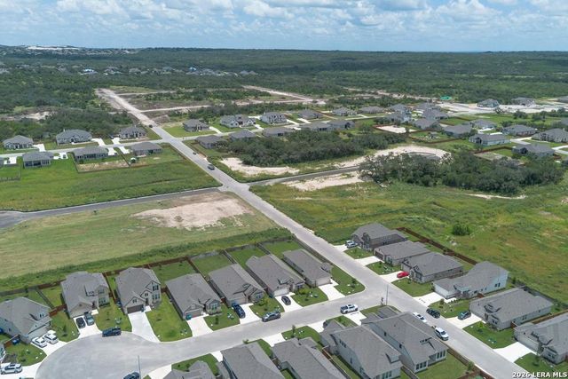108 Mallorys Way, Castroville, TX 78009