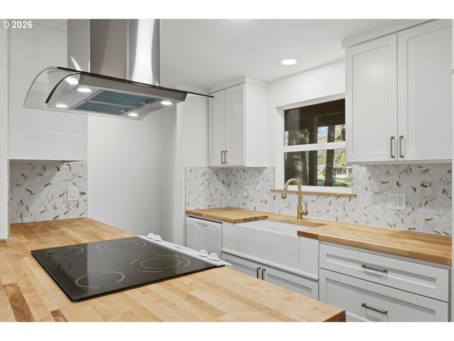 18640 Se YAMHILL Cir, Portland, OR 97233