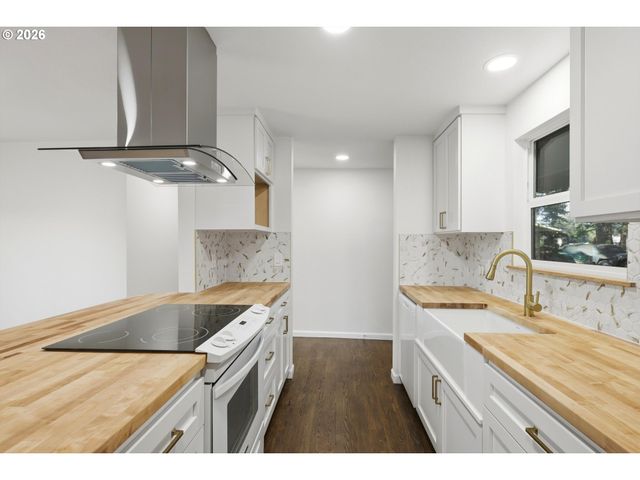 18640 Se YAMHILL Cir, Portland, OR 97233