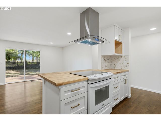 18640 Se YAMHILL Cir, Portland, OR 97233