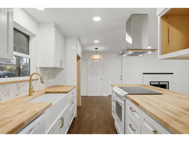 18640 Se YAMHILL Cir, Portland, OR 97233