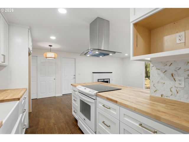 18640 Se YAMHILL Cir, Portland, OR 97233