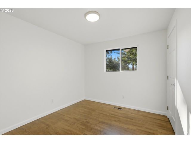 18640 Se YAMHILL Cir, Portland, OR 97233