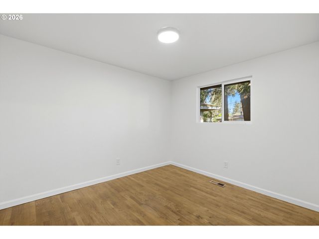 18640 Se YAMHILL Cir, Portland, OR 97233