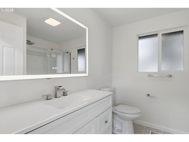 18640 Se YAMHILL Cir, Portland, OR 97233