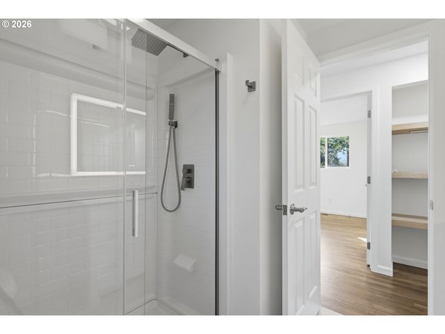 18640 Se YAMHILL Cir, Portland, OR 97233