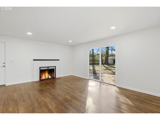 18640 Se YAMHILL Cir, Portland, OR 97233