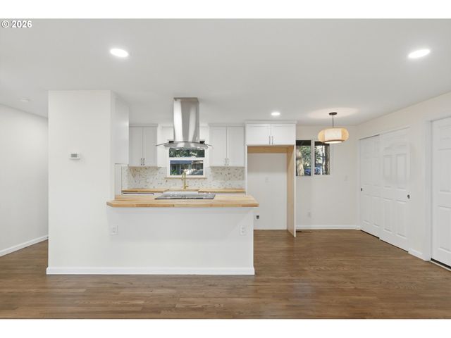 18640 Se YAMHILL Cir, Portland, OR 97233