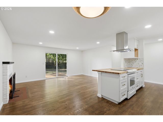 18640 Se YAMHILL Cir, Portland, OR 97233