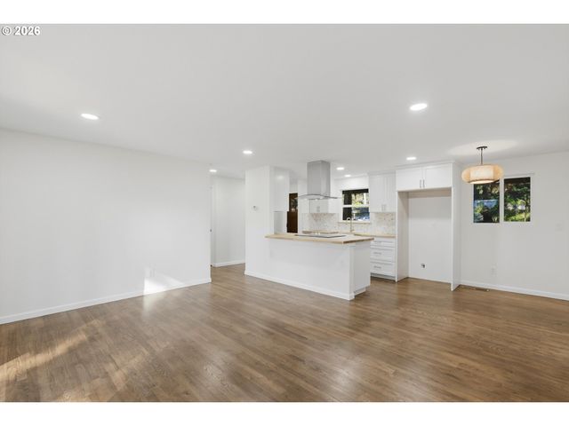 18640 Se YAMHILL Cir, Portland, OR 97233