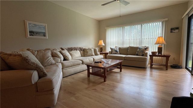 6175 S Mirror Lake Drive 207, Sebastian, FL 32958