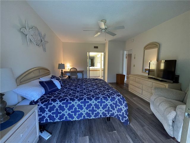 6175 S Mirror Lake Drive 207, Sebastian, FL 32958