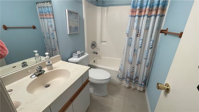 6175 S Mirror Lake Drive 207, Sebastian, FL 32958