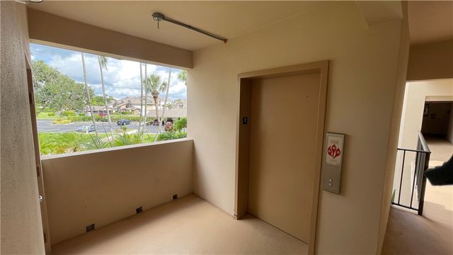 6175 S Mirror Lake Drive 207, Sebastian, FL 32958
